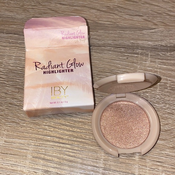 🦋NWT 5 piece makeup bundle! - Picture 2 of 5
